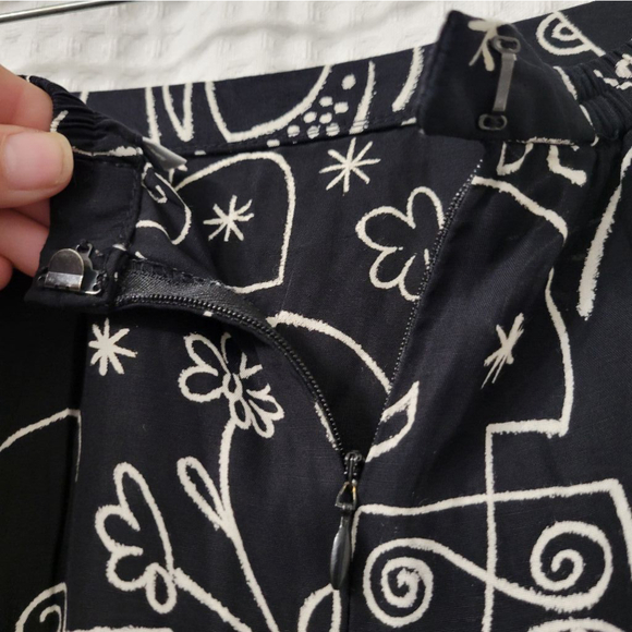 Women's Chava Black and White Patterned Skirt Size M - Picture 4 of 4